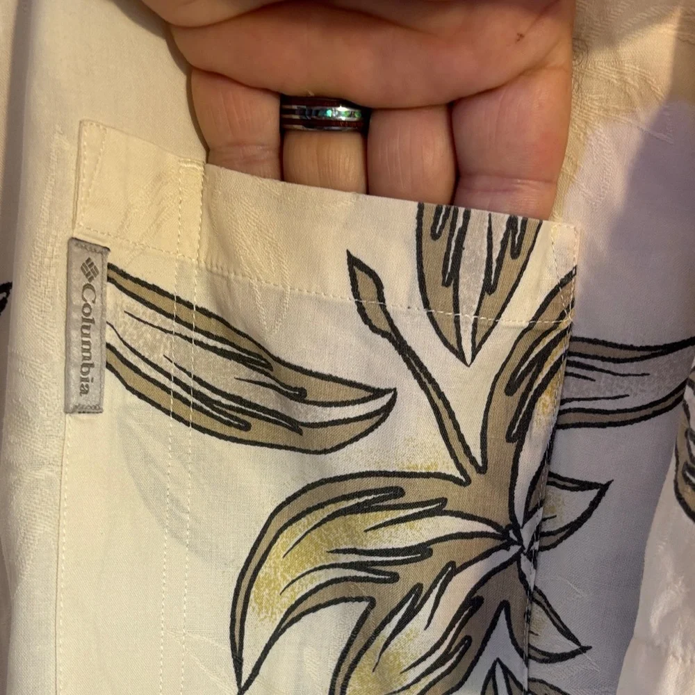 Columbia Men's White and Black XLT Floral pocket Shirt - Picture 2 of 6